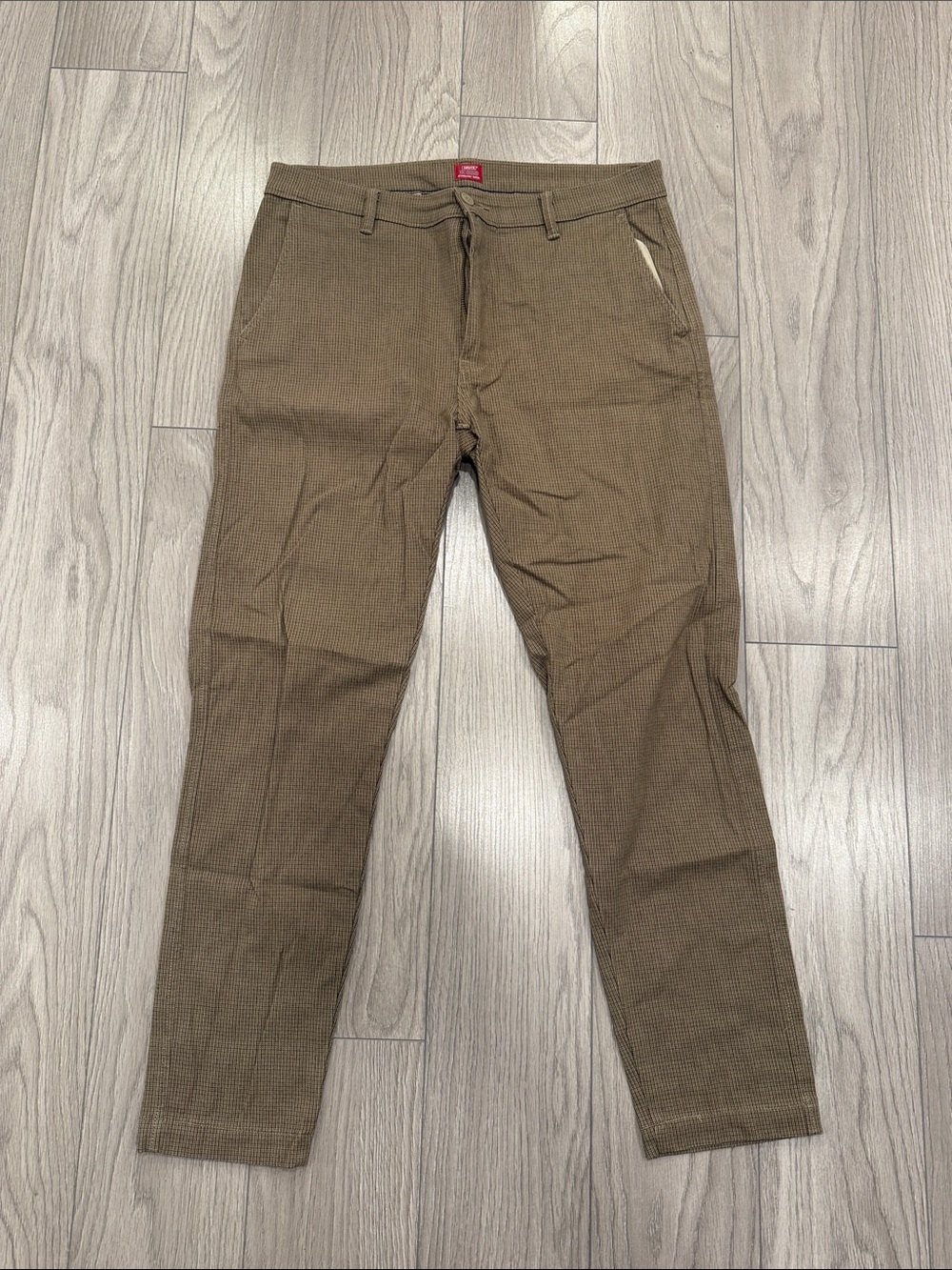Levi’s Men's Standard Taper Chino